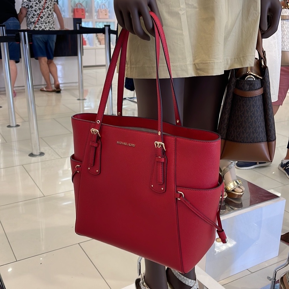 Michael Kors Voyager Saffiano Leather Tote Bag
Style# 30H1GV6T4T
NWT
Crimson - Picture 12 of 16